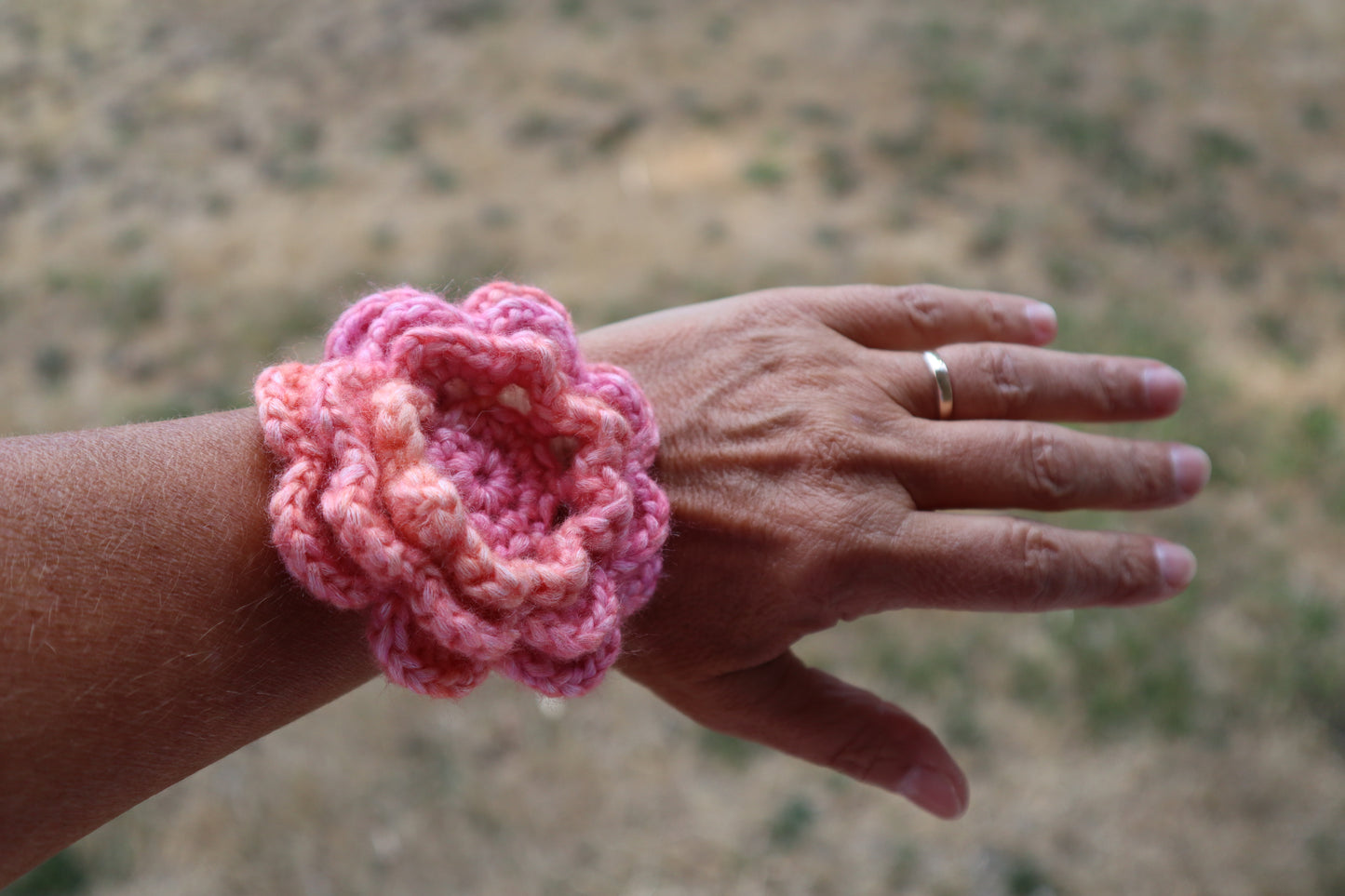 Crochet Irish Rose Pattern: Luggage Tag, Bracelet, Hair Tie